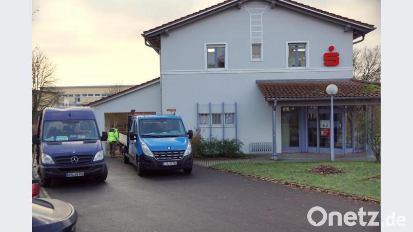 In das Sparkassengebäude wird einmal die Gemeindeverwaltung einziehen. Die dafür erforderlichen Umbaumaßnahmen haben nun begonnen. Kostenträger ist die Kommune. Bild: bkr