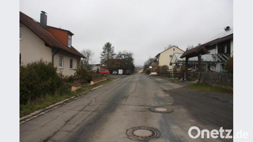 Ein vordringliches Ziel ist die Sanierung der Durchgangsstraße mitten in Triebendorf. Bild: wro