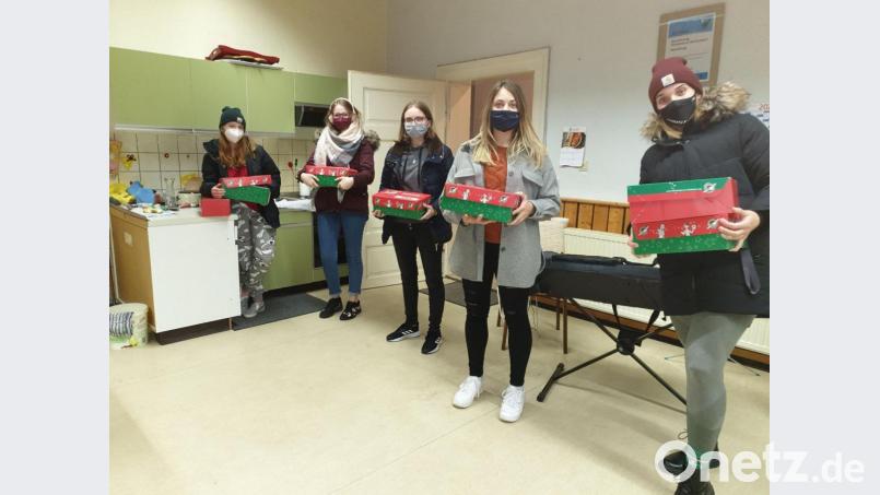 An der Aktion „Weihnachten im Schuhkarton“ nahm auch die Jugend des OWV Bärnau teil . Bild: Ingrid Leser/exb