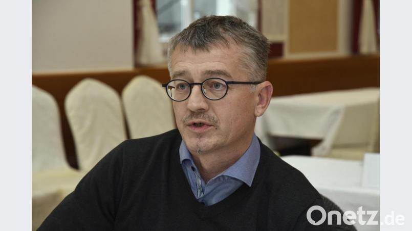 Hermann Gradl, Sprecher der IG „Bahnstrom-so nicht!“, sieht in den alternativen Vorschlägen einen weiteren Mosaikstein für einen tragbare Lösung. Bild: Petra Hartl