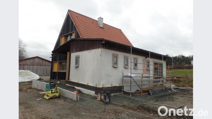 Die Gesamtkosten der Modernisierung des Kolpingheimes in Riglasreuth mit 513.000 Euro schlagen im ersten Nachtragshaushalt besonders zu Buche. Und zwar deshalb, weil zusätzliche Ausgabenmittel von 161.000 Euro errechnet wurden, wenngleich zusätzliche Zuweisungen eingeplant sind. Bild: br