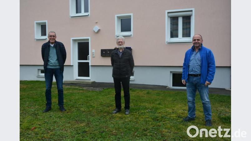 Stellten den Geschäftsbericht 2019 des Bauvereins zu Tirschenreuth vor und berichteten von geordneten und zufriedenstellenden Zahlen (von links): Vorstandsmitglied Hans Wachsmann, Geschäftsführender Vorstand Gerhard Bauer und Vorstandsmitglied Harald Bader. Bild: jr