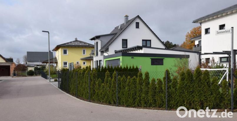Der Gemeinderat Ebermannsdorf lehnt den Antrag auf Ausweisung der Straße Sonnenfeld als verkehrsberuhigten Bereich ab. Bild: bö