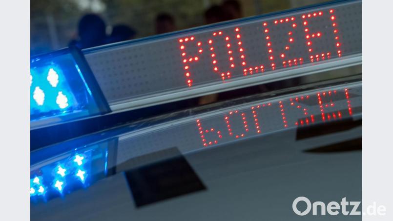 Die Polizei ermittelte den Unfallverursacher anhand des Autokennzeichens. Symbolbild: Jens Büttner/dpa