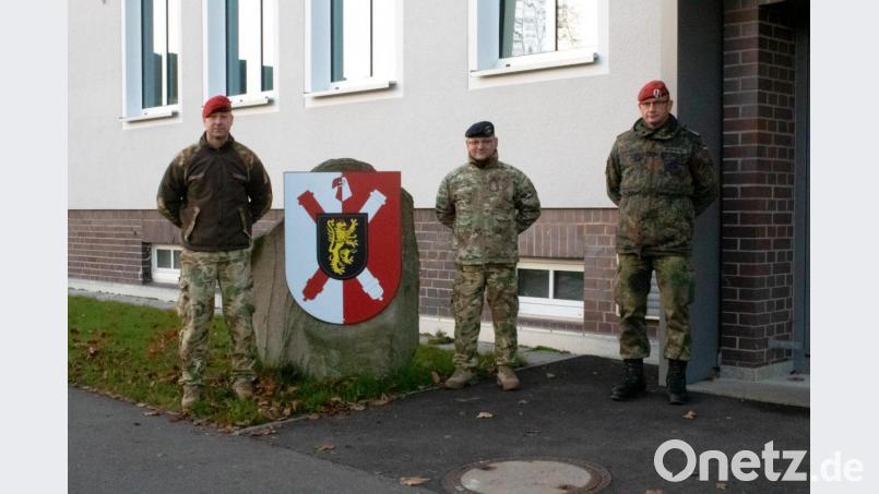 Der Weidener Kommandeur Oberstleutnant Sven Zickmantel (links) begrüßt seine ungarischen Kameraden. Bild: Bundeswehr Weiden
