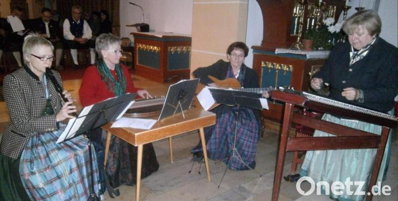 Insgesamt 34-mal fand in der Stadtpfarrkirche das Hirschauer Adventsingen statt. Fast immer mit dabei die Hirschauer Hausmusik. V. l.: Gabi Meindl, Luzia Dietz, Inge Mangelberger und Martha Pruy. Bild: u