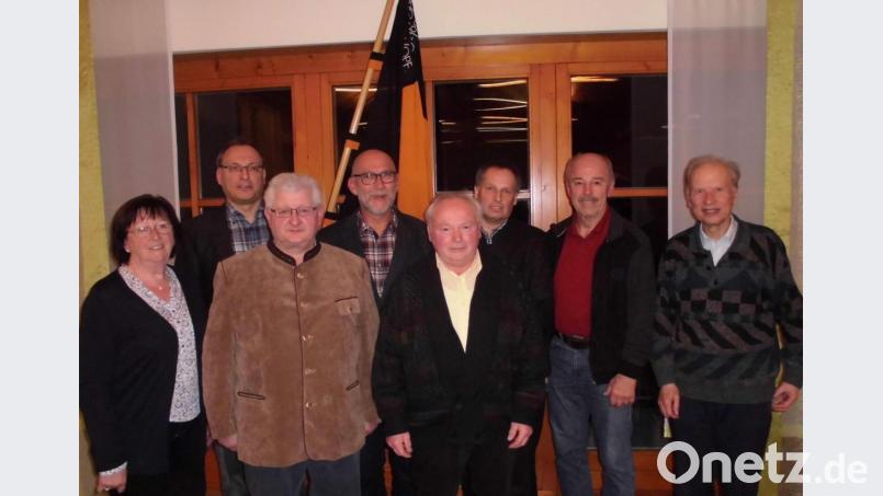 Beim 159. Stiftungsfest wurde im März 2019 eine neue Vorstandschaft gewählt. V. l.: Elfriede Kuznik, Johannes Fleischmann, Erwin Bauer, 1. Vorsitzender Siegfried Schorner, Karl Merkl, 2. Vorsitzender Lothar Meier, Wolfgang Weih und Stadtpfarrer i.R. Hans-Peter Bergmann. Seine Aufgabe als Präses hat am 1. September 2019 Stadtpfarrer Johann Hofmann übernommen. Bild: u