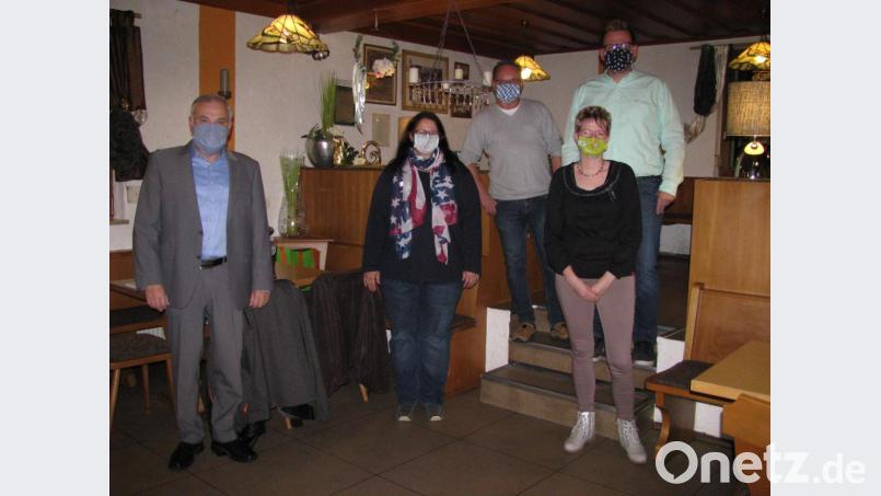 Das Vorstandsteam des Vereins &quot;Sonnenblicke Nordoberpfalz&quot; mit (von links) Bürgermeister Günter Kopp, Zweiter Vorsitzenden Anja Clement, Schriftführer Alexander Pscherer, Vorsitzendem Marco Pscherer und Kassiererin Daniela Pscherer. Bild: Gemeinde Kulmain/exb