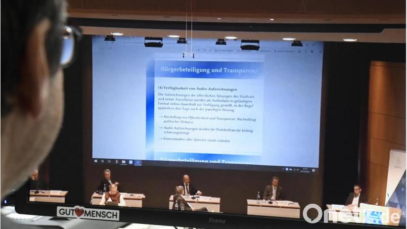 Die Bürgerversammlung im Oktober konnten interessierte Bürger per Live-Stream mitverfolgen. Die Liste Amberg will erreichen, dass das auch bei den Sitzungen des Stadtrats möglich ist. Zumindest sollen Audio-Aufzeichnungen davon zugänglich gemacht werden. Bild: Petra Hartl