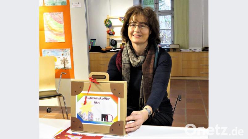 Erika Rahm ist maßgeblich für die Ausarbeitung der Aktion verantwortlich. Sie bastelt oft mit Kindern im Museum und weiß, was die Buben und Mädchen am Liebsten machen. Bild: ubb