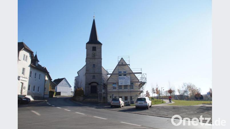 Neben dem neu gestalteten Bürgerpark befindet sich die Leonardikirche und das evangelische Gemeindehaus. Bild: kaz
