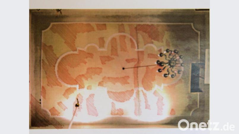 Der Deckenputz hat sich großflächig entkoppelt und kann so nicht gehalten werden (alle roten Stellen sind locker). Bild: bjo