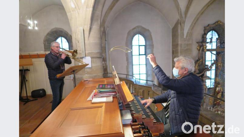 Thomas Gallei (Trompete) und Josef Zaglmann (Orgel) spielten am Christkönigssonntag in der Stadtpfarrkirche. Bild: jzk