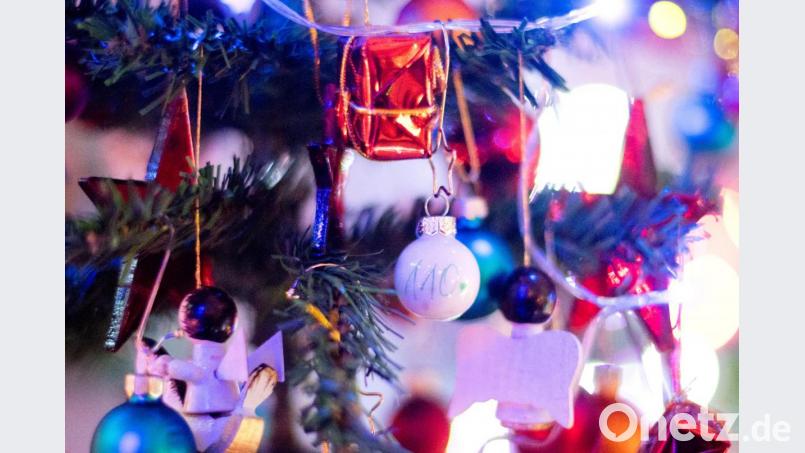 Wer früher anfängt sein Zuhause weihnachtlich zu dekorieren, ist laut einer britischen Studie glücklicher. Bild: Julian Stratenschulte/dpa