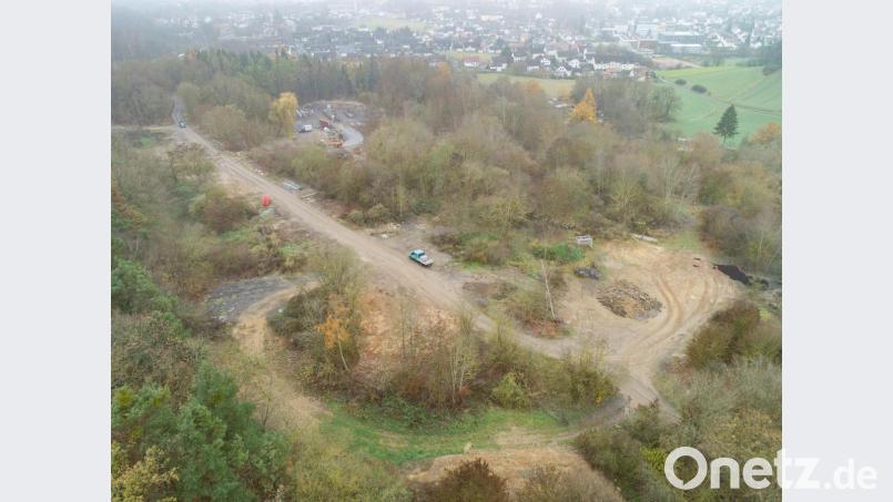 Blick auf die zentrale Fläche des Sanierungsgebietes. Die Einrichtungen des städtischen Bauhofes wie etwa die Salzsilos müssen komplett weichen. Bild: Thilo Hierstetter