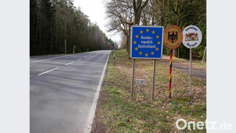 Der Grenzübergang bei Waldsassen: Die Testpflicht für Grenzpendler hat der Bayerische Verwaltungsgerichtshof am Dienstag aufgehoben. Archivbild: hmr