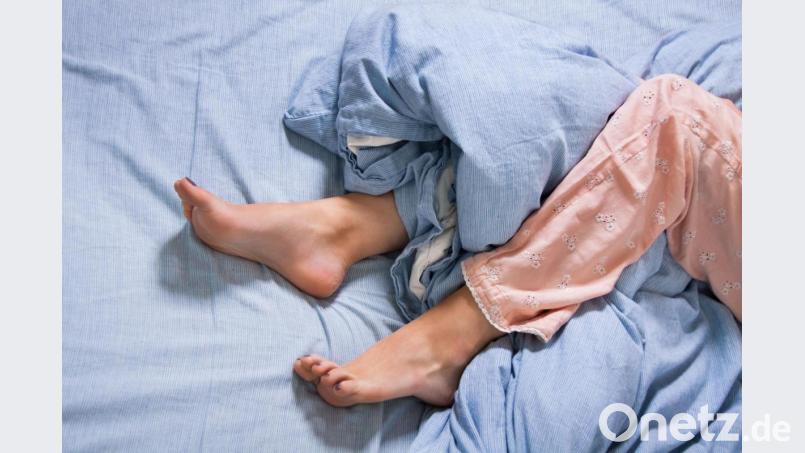 Neben den Beinen, können auch die Arme, die Brustwand oder andere Körperteile betroffen sein. Bild: JuNi Art - stock.adobe.com