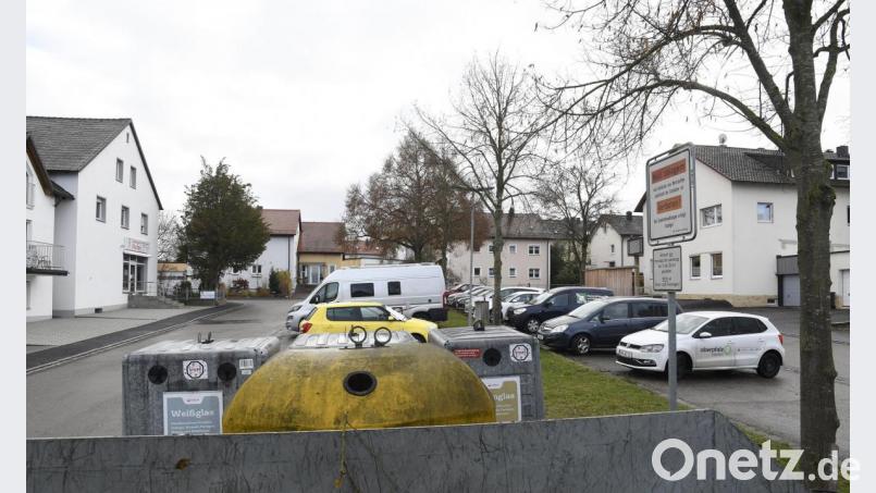 Der Rosenplatz in Gailoh steht nicht in Verdacht, einen Schönheitspreis gewinnen zu können. Jetzt soll er zumindest ein bisschen aufgehübscht werden. Bild: Petra Hartl