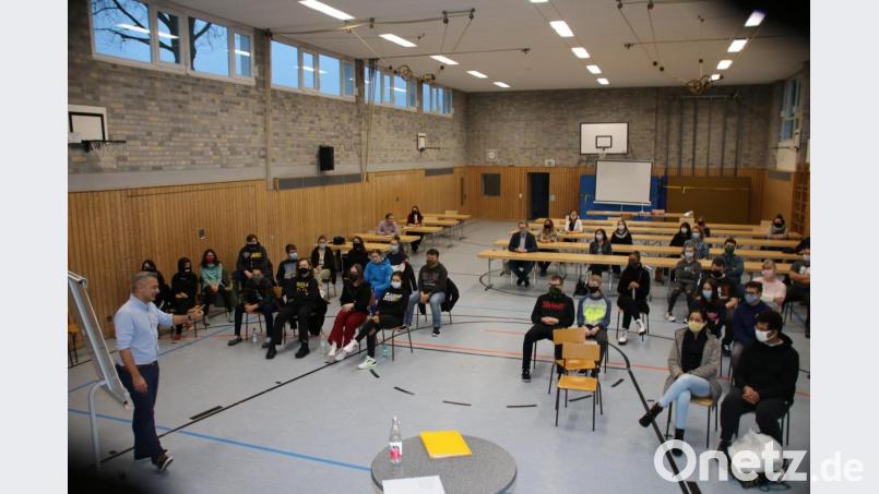 Anstelle eines großen Events trat der Motivationscoach und Comedian einzeln in drei Schulen des Städtedreiecks auf. Bild: sne