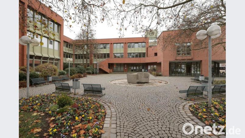 Hier arbeiten Mitarbeiter mit &quot;hoher Motivation&quot; und &quot;außerordentlicher Leistungsbereitschaft&quot;. Das betont OB Jens Meyer als Reaktion auf die harsche Kritik am Service im Rathaus. Bild: Wolfgang Steinbacher