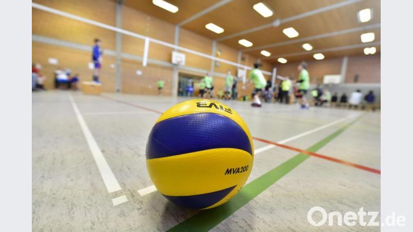 Die Bälle der Volleyballer bleiben in den nächsten vier Wochen liegen. Bild: Hubert Ziegler