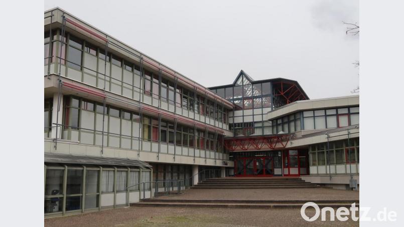 Auch die Verantwortlichen im Weidener Elly-Heuss-Gymnasium hängen noch in der Luft. Bild: uz