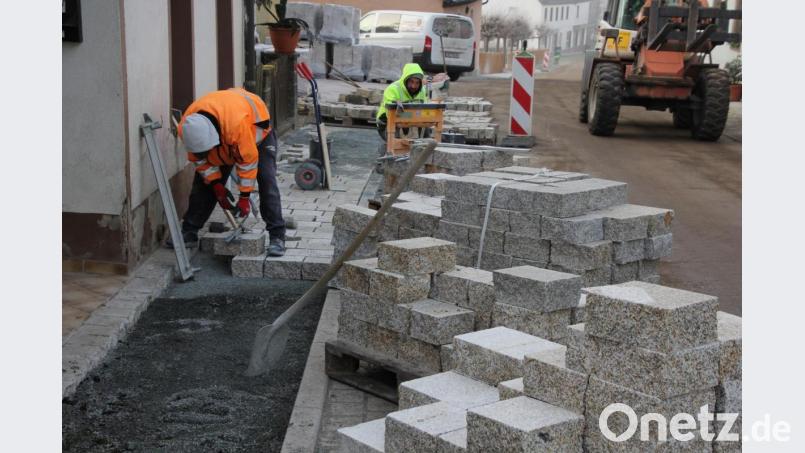 Pflasterarbeiten finden derzeit in der Philipp-Mühlmayer-Straße statt. Bild: kro