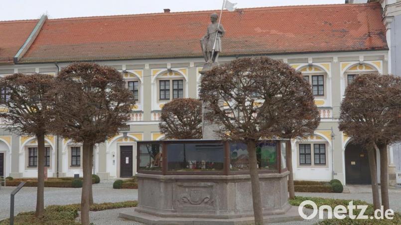 Um den Brunnen am Basilikaplatz gibt es wieder einen Krippen-Rundweg. Bild: hmr