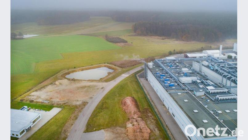 Auf den Dachflächen ist wegen zahlreicher Versorgungsleitungen kein Platz für mehr Photovoltaik. Bild: Thilo Hierstetter