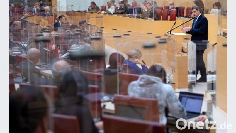 Ministerpräsident Markus Söder (CSU) verteidigt im bayerischen Landtag die Corona-Maßnahmen. Bild: Sven Hoppe/dpa