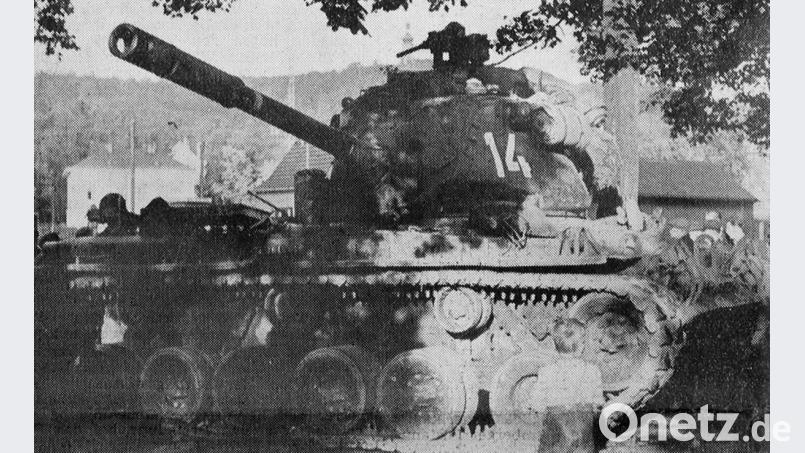 Ein amerikanischer Panzer steht in der Nähe des Vilstors. Diese Aufnahme entstand bereits einige Tage, nachdem die US-Truppen die Stadt eingenommen hatten. Bild: exb