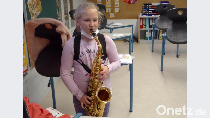 Wie ihre Mitschülerinnen findet Lucy an der Bläserklasse "alles gut." Bild: fsb