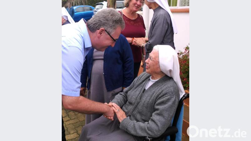 Sr. Sola feierte im Januar 2020 ihren 100. Geburtstag. Bei der Begegnung 2019 hatte die Nabburger Delegation unter Reiseleitung von Pfarrer Hannes Lorenz die Gelegenheit, diese außergewöhnliche Frau persönlich kennen zulernen. Archivbild: bph