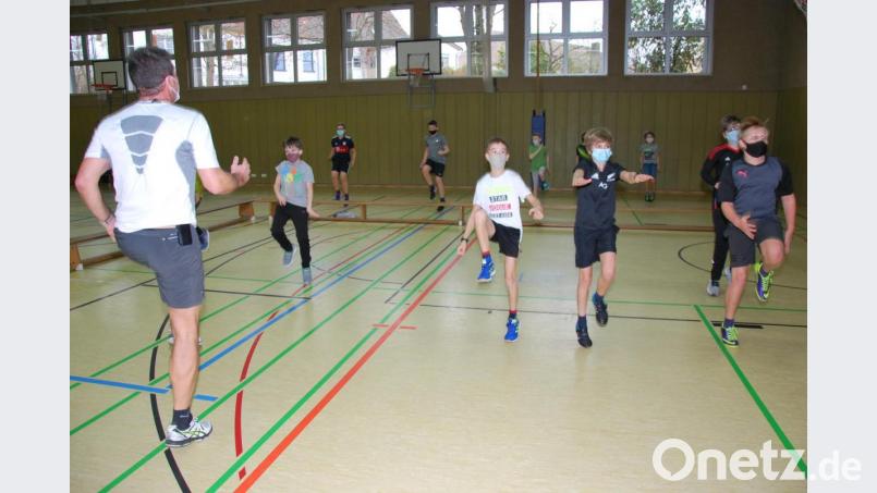 Fitness-Training der 6a mit Markus Spörer am Erasmus-Gymnasium. Bild: gsp