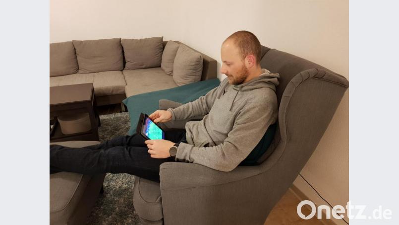 Corona hat auch gute Seiten: Friedrich Lieder kann endlich am Samstag gemütlich Fußball schauen. Bild: Privat/exb