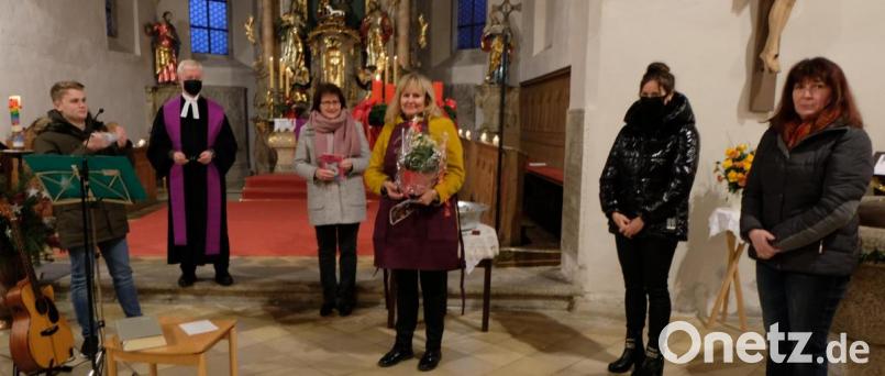 Dank und Anerkennung gibt es für 40 Jahre treuen Dienst an die Kinder (von links) David Meierhöfer, Pfarrer Wilfried Römischer, Christa Riedel, Silke Scherm, Sophie Scherm und Sandra Reinl. Bild: le