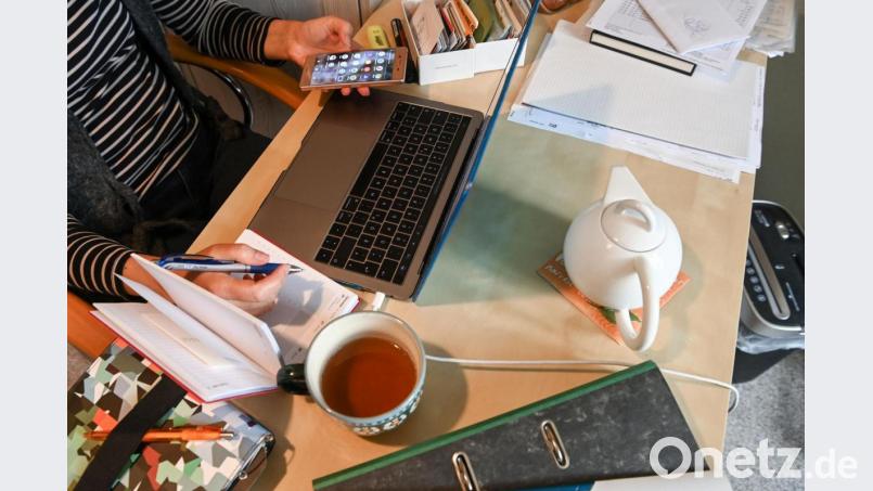 Die Umstellung auf Homeoffice in der Corona-Pandemie ist einer Umfrage zufolge 84 Prozent befragter Unternehmen leichtgefallen. Bild: Jens Kalaene/dpa