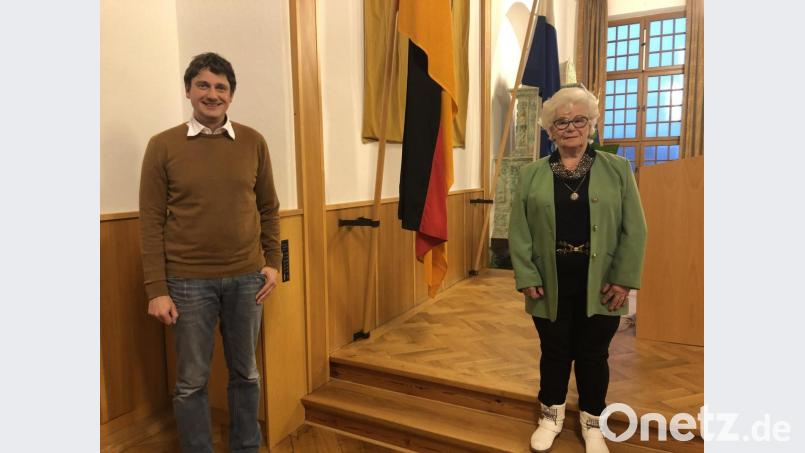 Lotte Hofmann und Uli Münchmeier erklärten am Donnerstag ihren Rücktritt. Beide engagierten sich viele Jahre in ihren Ämtern. Nun braucht die Stadt sowohl einen neuen Seniorenbeauftragten als auch einen Jugendbeauftragten. Solange die Suche nach geeigneten Nachfolgern läuft, bleiben die beiden im Amt. Bild: ck