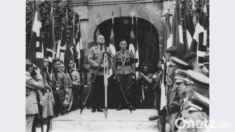 Offizieller Festakt anlässlich der Vereinigung von Sulzbach und Rosenberg am 26. August 1934. Der bayerische Innenminister Adolf Wagner (links) hielt die Festansprache. Neben ihm steht Paul Arendt. Bild: Stadtarchiv Sulzbach-Rosenberg