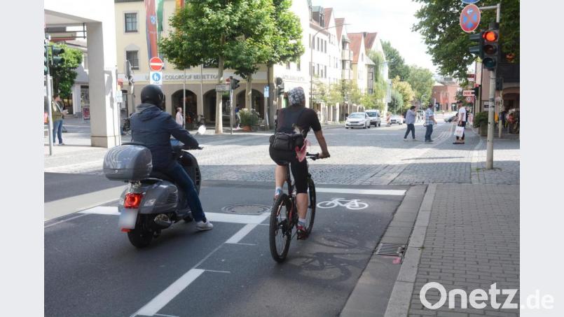 Könnte an dieser Stelle in der Sedanstraße vielleicht doch noch eine durchgängige Fußgängerzone entstehen? Ein Wettbewerb soll 2021 Antworten liefern und zu kreativen Lösungen verhelfen. Archivbild: Gabi Schönberger