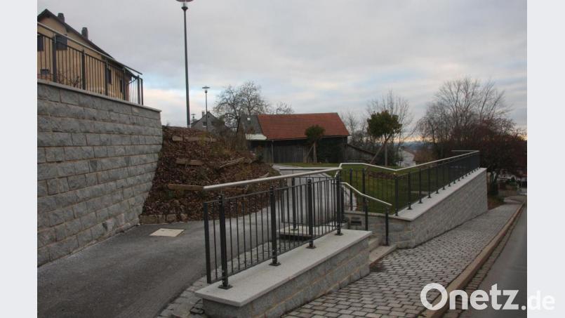 Die Fläche an der Carl-Ulrich-Straße könnte zu einem weiteren Dorfmittelpunkt werden. Vor wenigen Tagen wurde ein Spielgerät ausgesucht, über das sich die Kinder aber erst im kommenden Jahr freuen dürfen. Bild: wro