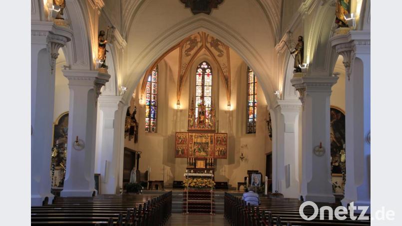 Die Tirschenreuther Stadtpfarrkirche Mariä Himmelfahrt, ein Blick in das Innere des Gotteshauses. Bild: kro
