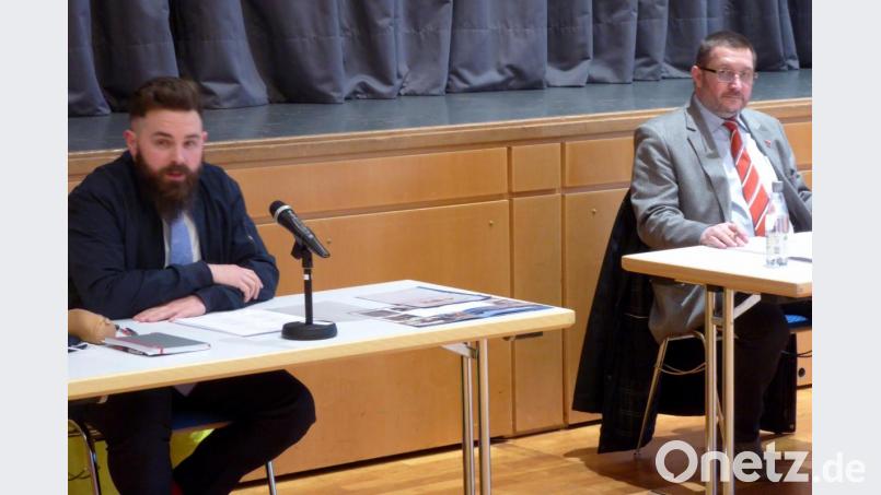 Zweckverbandsvorsitzender Sebastian Dippold (links) und Geschäftsführer Peter Forster bei der Sitzung des Abwasserzweckverbandes Altenstadt–Neustadt–Störnstein Bild: fsb