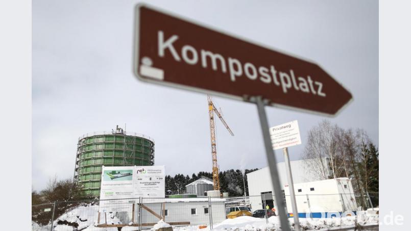 Momentan kommt der pflanzliche Müll aus dem Landkreis Tirschenreuth nach Rehau bei der dort ansässige RSB Bioverwertung Hochfranken (Foto). Ab 2022 soll der Bioabfall aber in der geplanten Bioabfall-Vergärungsanlage auf der Mülldeponie Kalkhäusl bei Weiherhammer landen. Archivbild: David Ebener/dpa