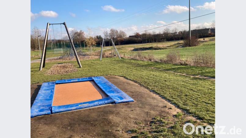 Die Stadt Vilseck hat die Nutzungszeiten für die Kinderspielplätze wie hier für den neuen Spielplatz im Baugebiet Weidenstock neu festgelegt. Bild: e