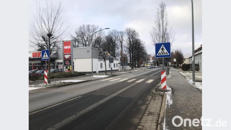 Der Zebrastreifen in der Waidhauser Straße in Vohenstrauß ist laut Polizei und Bürgermeister Andreas Wutzlhofer in Ordnung, was bauliche Ausführung und Beleuchtung betrifft. Bild: ck
