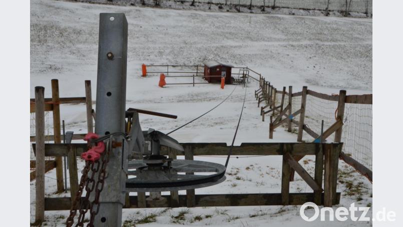 Ob sich das Rad des kleinen Skilifts heuer drehen wird, muss abgewartet werden. Kinderskikurse finden im Corona-Jahr jedenfalls nicht statt. Bild: dob (Archiv)