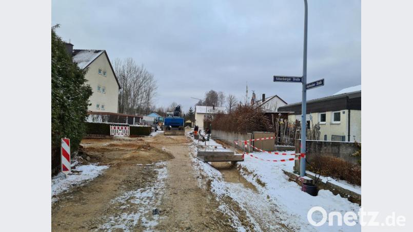 Die Hopfenoher Straße wird gerade saniert. Thomas Schopf (FW) sorgt sich um den Wasserüberlauf an der Kreuzung zur Höhenberger Straße. Bild: sne
