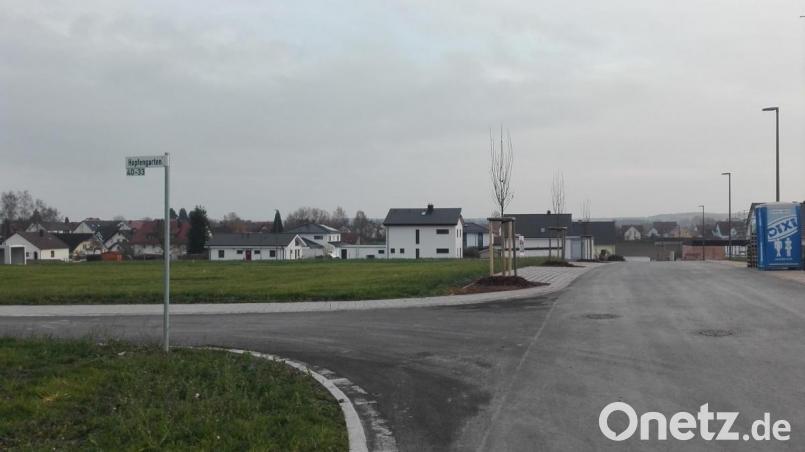 Für die Kinder im Baugebiet Hopfengarten errichtet die Gemeinde einen Spielplatz. Bild: ak