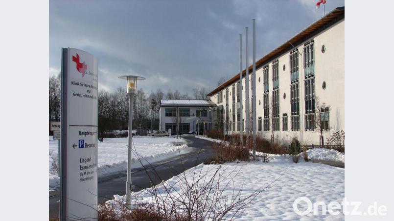 Die jüngsten Coronafälle in der St.-Johannes-Klinik in Auerbach haben dazu geführt, dass dort jetzt keine Besuche von Patienten mehr möglich sind. Archivbild: Uli Piehler